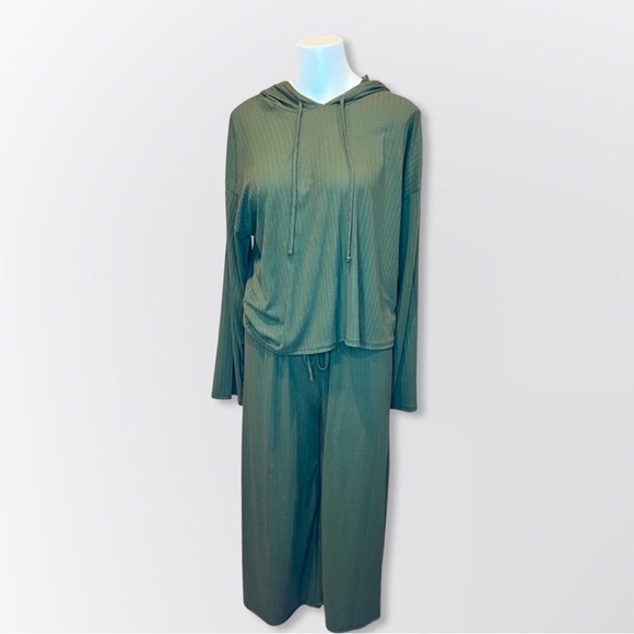 cropped pajama lounge top and pants set - Picture 5 of 9